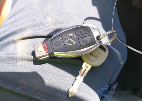 2013 Mercedes-Benz C 250 Luxury/Sport z USA, uszkodzony, nr VIN WDDGF4HB9DR261323